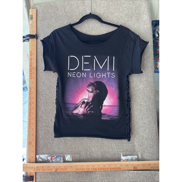 Neon Lights World Tour 2014 Demi Lovato Shirt Pop Rock Woman's Tshirt Size Small - Picture 2 of 12